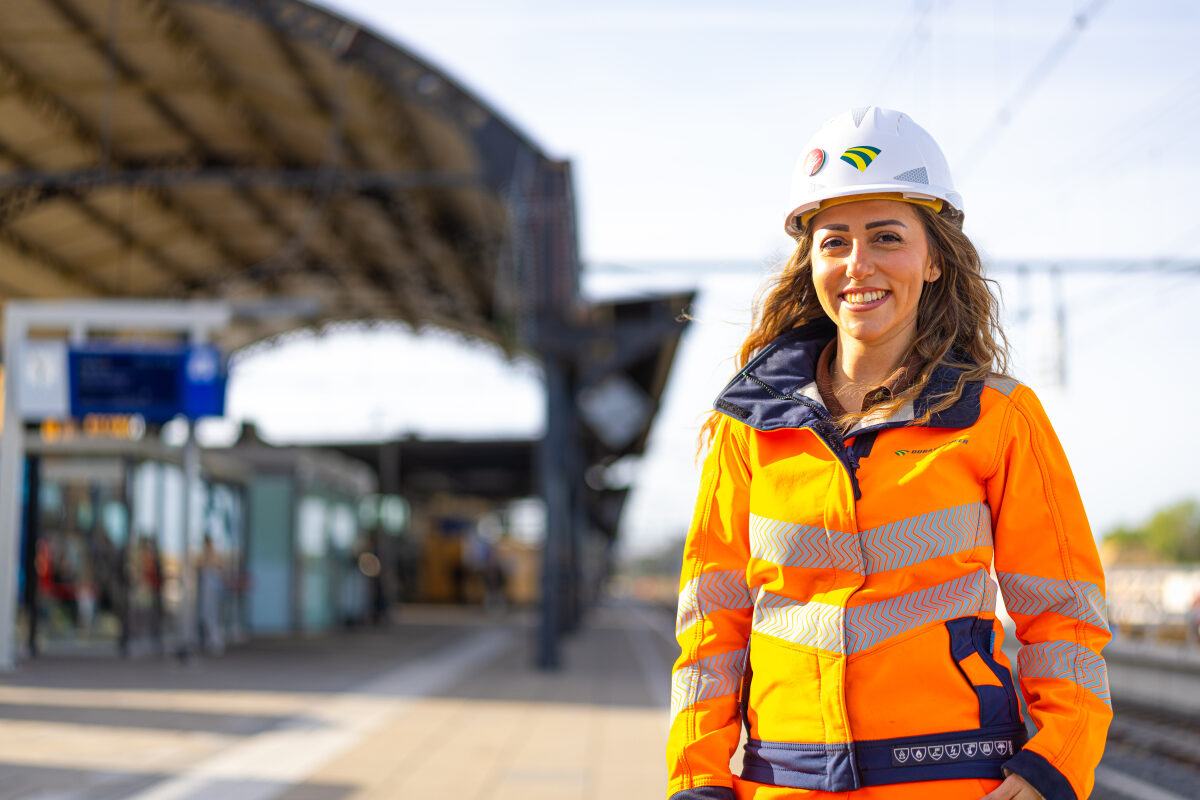 Een werkvoorbereider op het project PHS Nijmegen