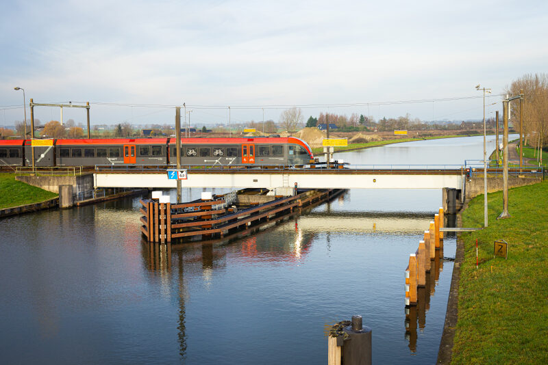 Vernieuwing brugkeringen spoorbruggen Arkel en Dubbele Wiericke