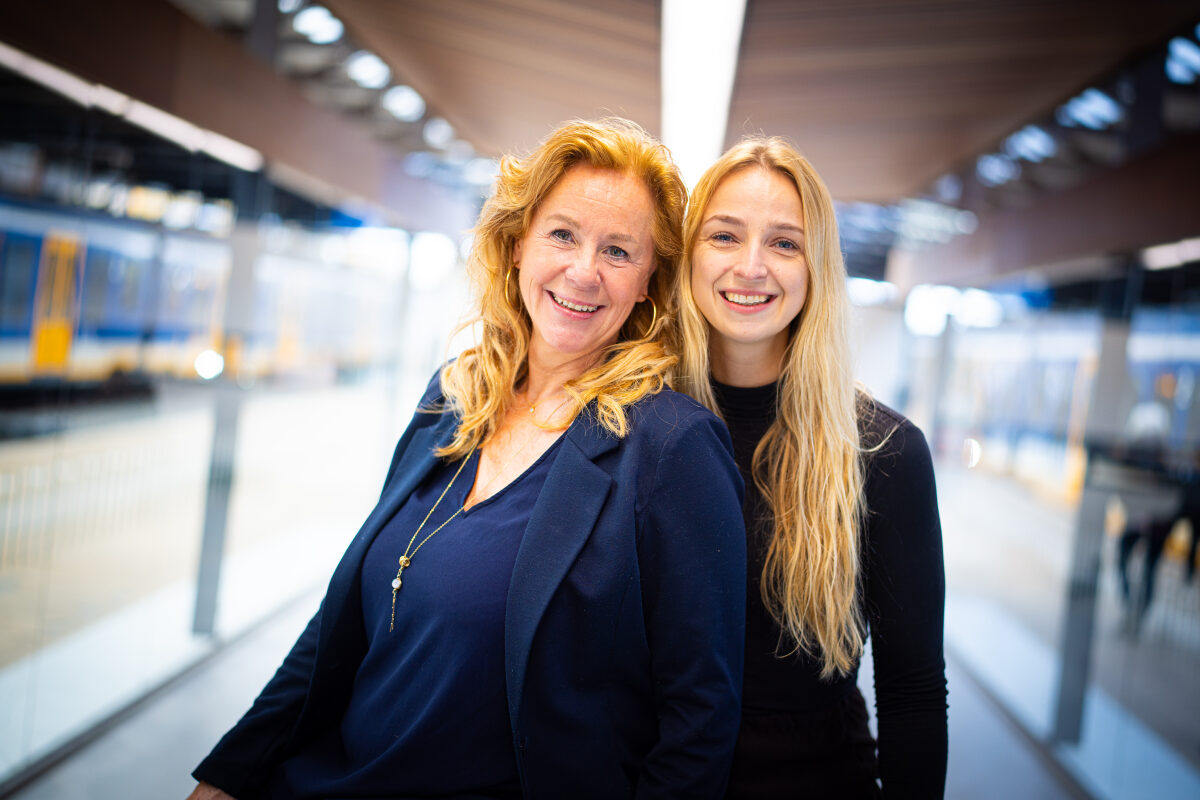 Twee medewerkers van een evenementenbureau
