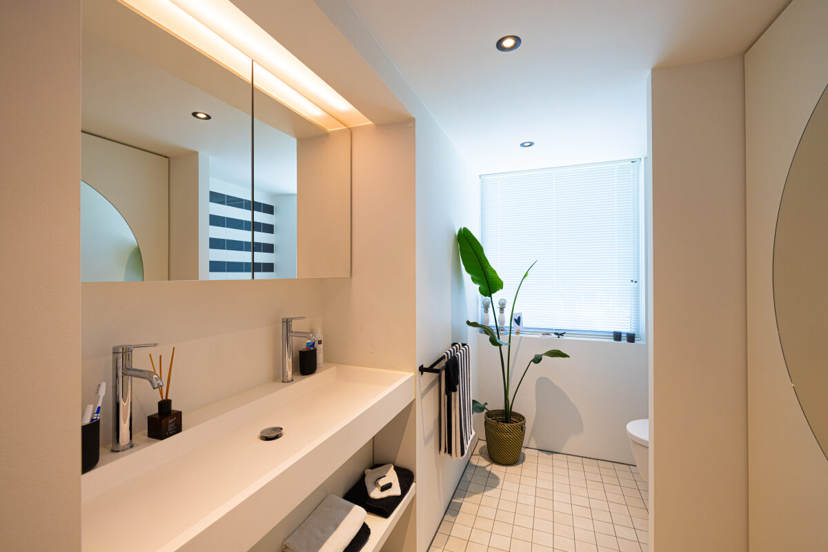 Een nieuwe badkamer na de bouw van een uitbouw in een woning in Zwolle