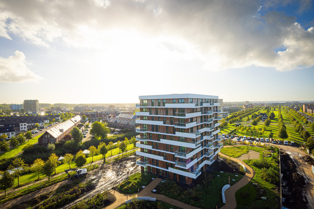 Een nieuwbouw appartementencomplex in Almere Poort