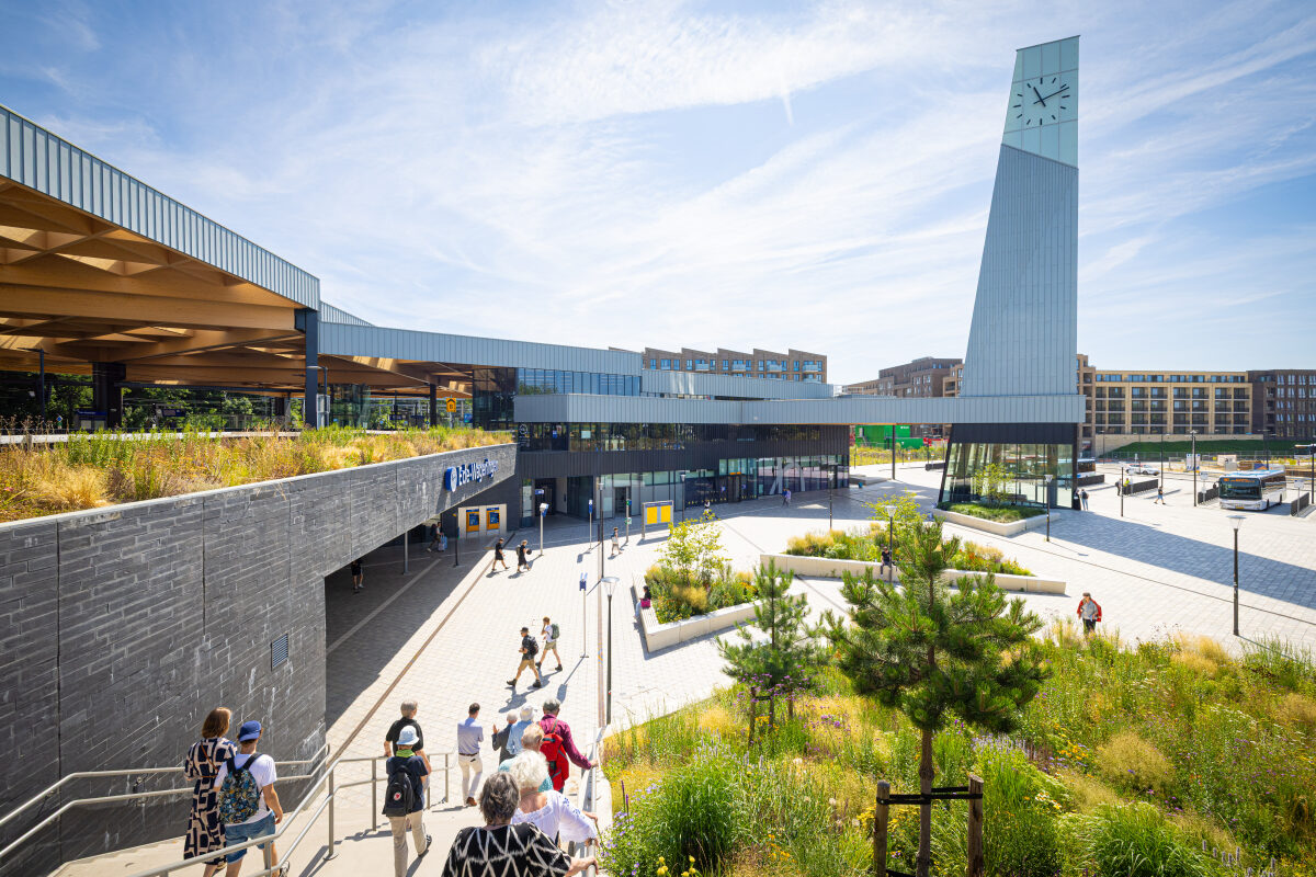 Het voorplein van het nieuwe station Ede Wageningen