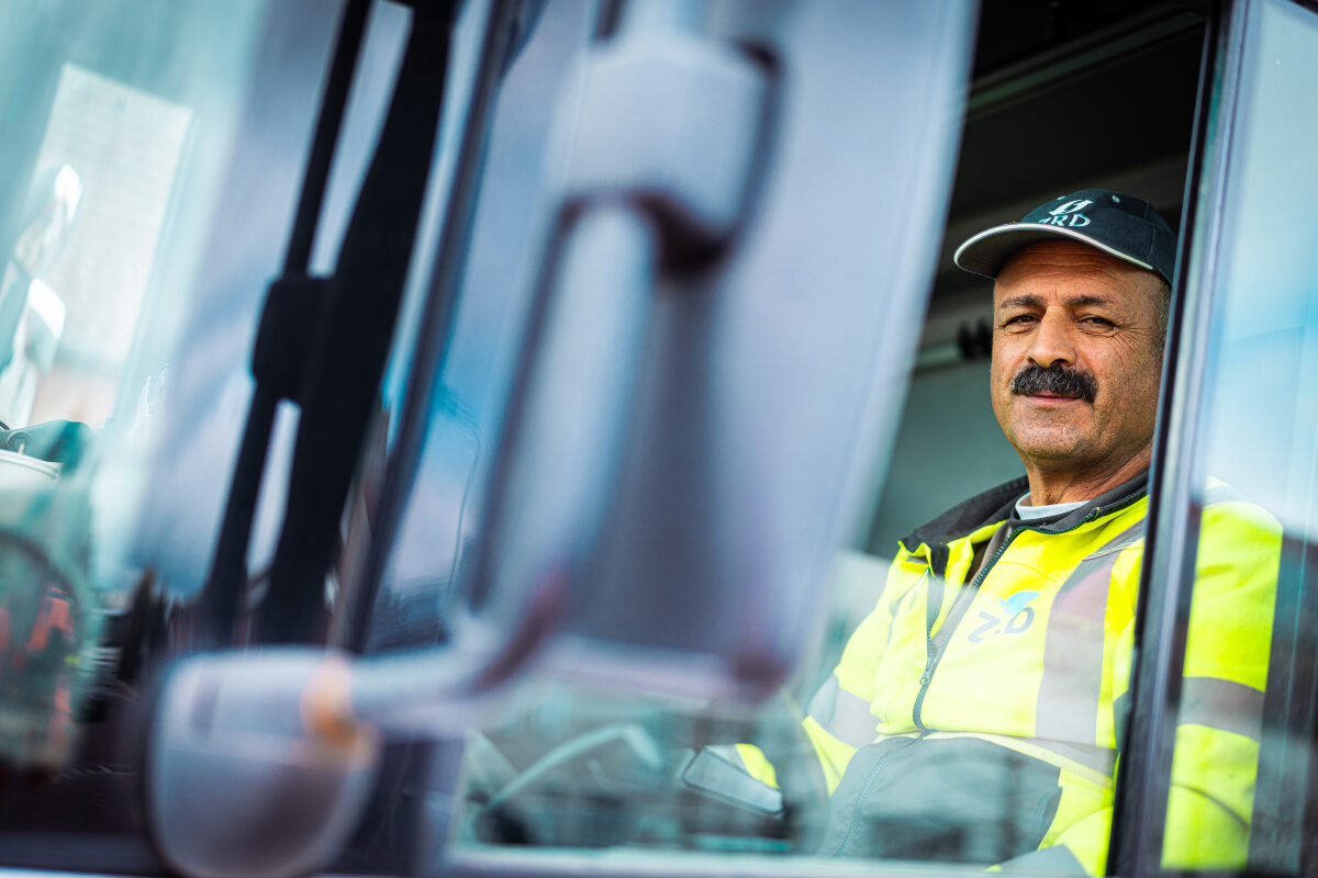 Een chauffeur van een vuilniswagen in Zeeland