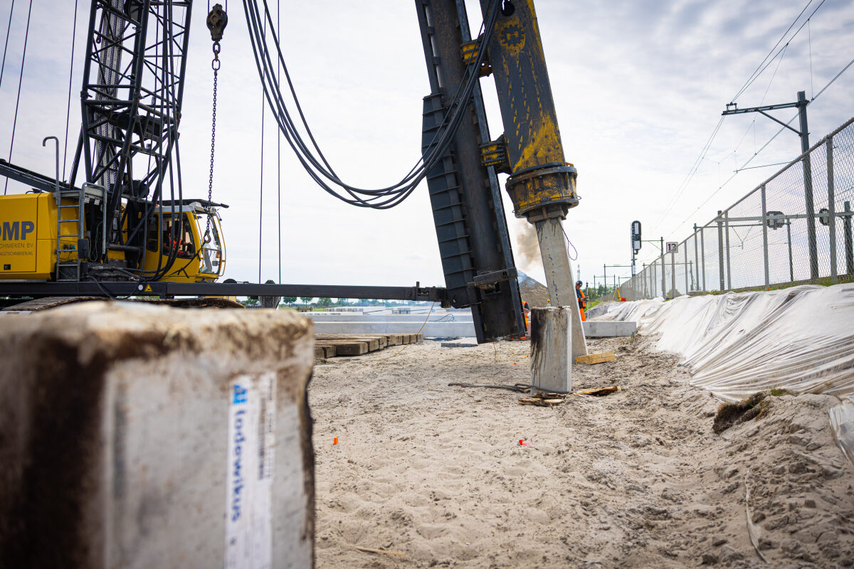 Een kijkje dichtbij bij heiwerkzaamheden bij het project PHS Zuidwestboog Meteren
